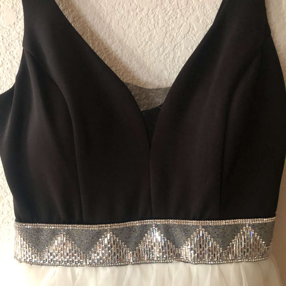 Gorgeous B/W floor length formal dress sz 3 NWT
